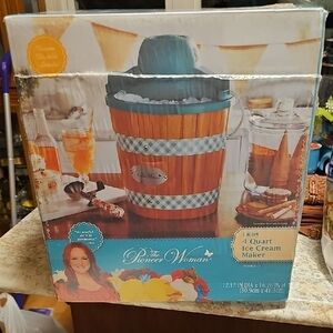 The Pioneer Woman Blue and Brown Ice Cream Maker